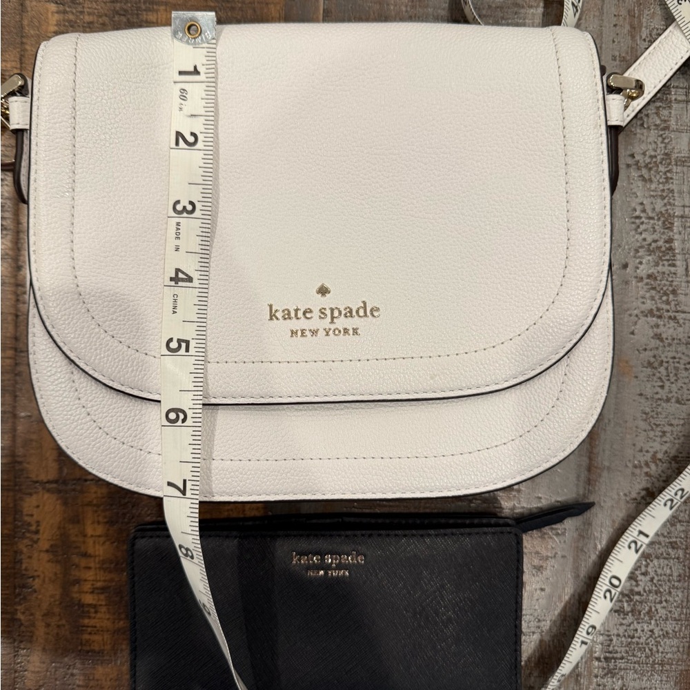 Kate Spade White and Black Crossbody Bag and Wallet Set Add On Key Chain - Picture 8 of 9